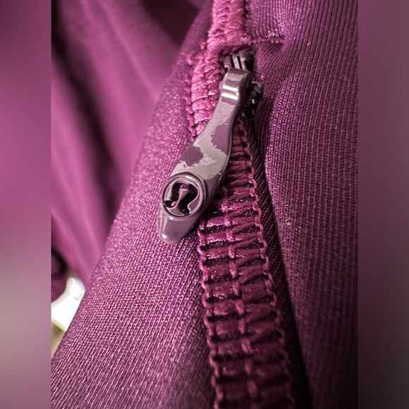Lululemon RETRO 10 Deep Merlot Quarter 1/4 Zip Ruched Back Convertible Mittens - Picture 5 of 12
